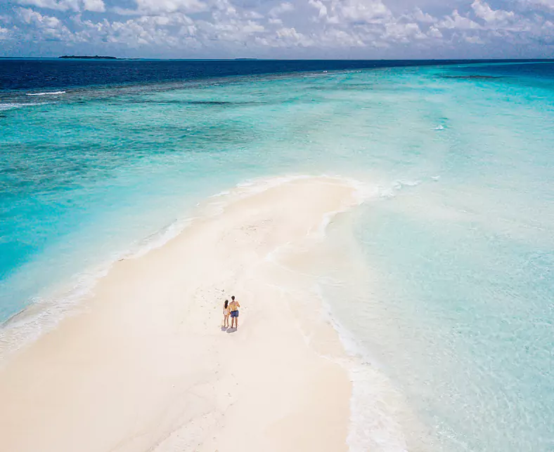 277746_GettyImages_1176156364_Young-adult-couple-standing-on-a-sandbank-against-turquoise-water-in-Maldives (3).jpg