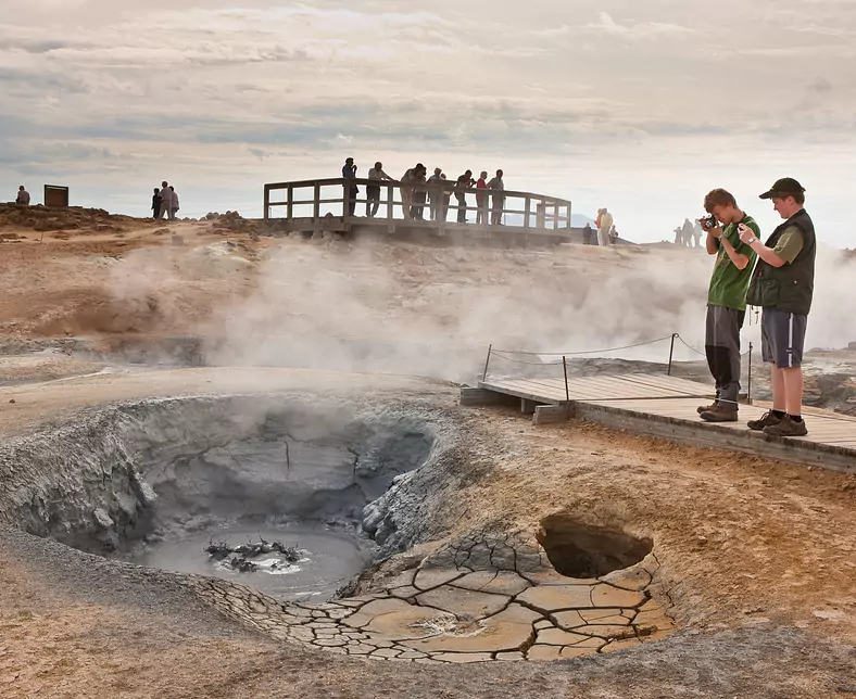 Namaskard 2_mit Personen_2016_Iceland.is.jpg