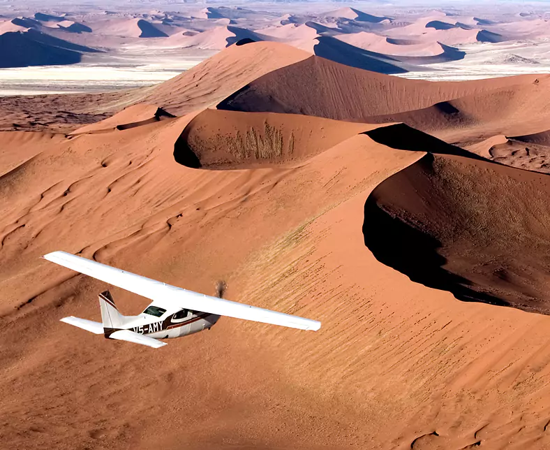 Seite 47 + 48 Skeleton Coast Safaris.jpg