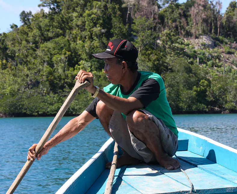 25 Togian Insel Indonesien Kanu BEDH-2.jpg