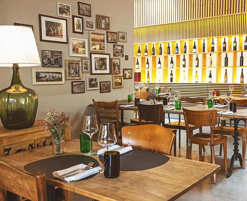 restaurant-weinwand.jpg